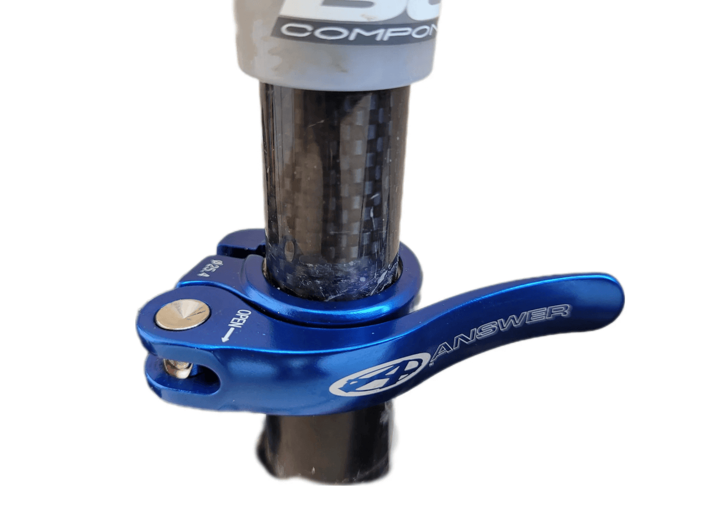 ANSWER Schnellspann-Sattelklemme in blau aus CNC-gefrästem Aluminium mit großem Schnellspannhebel.